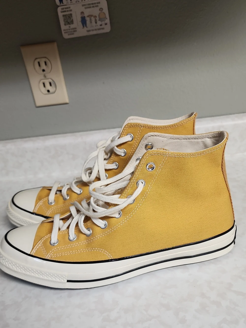 Converse Hi Sunflower Yellow Chuck Taylor All Star High Top M12..W14 number 1137